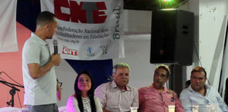 Trabalhadores em educação comemoram carreira destravada