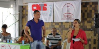 Trabalhadores em educação lotam assembleia e aprovam antecipação do calendário