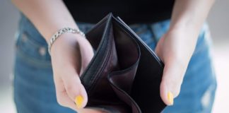 Com salário atrasado, trabalhadores da educação decidem por Operação tartaruga