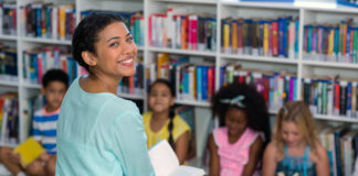 Auxiliar de Classe para auxiliar o professor, nada a mais