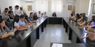 Reunião com as sete escolas mantém suspensão, mas confirma Consulta Pública