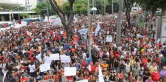 Mais uma vez a Educação faz história com ato gigantesco em todo País