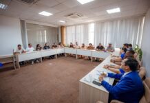 Após pressão, gestão municipal inicia diálogo com trabalhadores em educação