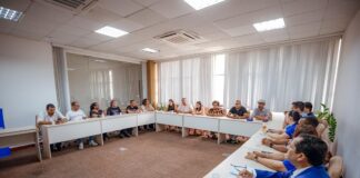 Após pressão, gestão municipal inicia diálogo com trabalhadores em educação